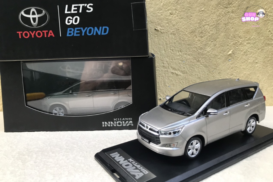 mo-hinh-xe-toyota-innova