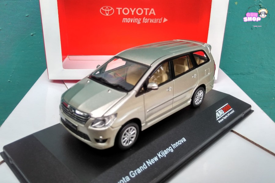mo-hinh-xe-toyota-innova
